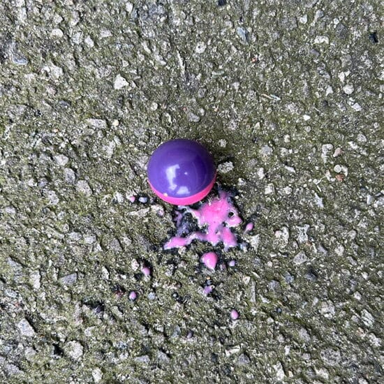 FIELD_Premium_Paintballs_2000er_Karton_exklusiv_fuer_Spielfelder_pink_lila_Fuellung.jpg